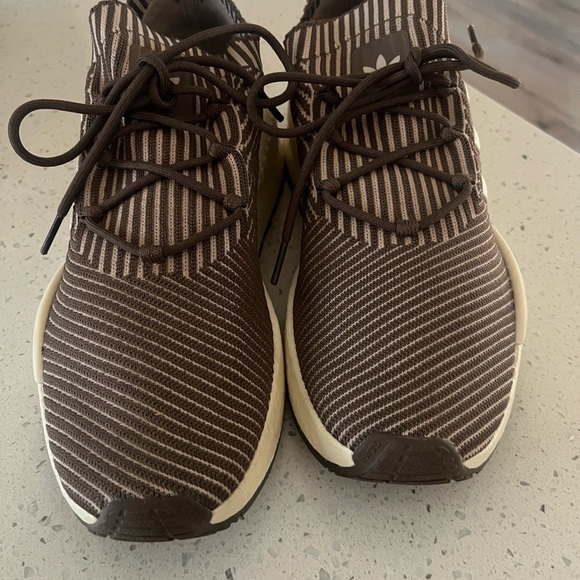 Adidas Earth Strata Taupe and Cream Athletic Shoes - Picture 2 of 5